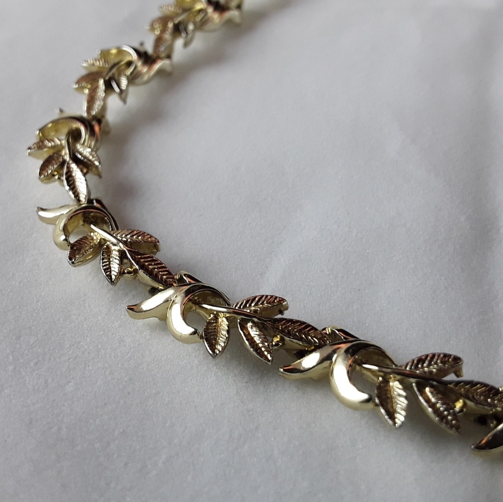 Vintage Signed Longcraft Gold Tone Leaf Necklace